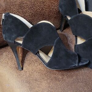 Adrienne Vittadini Black Suede Used Heels Size 9 (405)